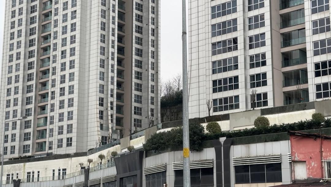 12 yaşındaki &ccedil;ocuk 30. kattan d&uuml;şt&uuml;! Anne ifade verdi, &ouml;l&uuml;m ş&uuml;pheli bulundu 1