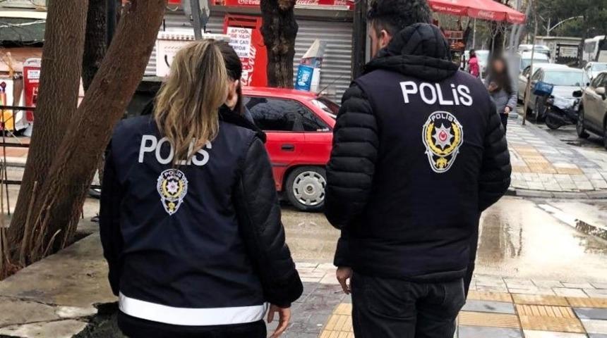 Polisten &ouml;ğrencilerin yoğun olduğu b&ouml;lgelerde denetim