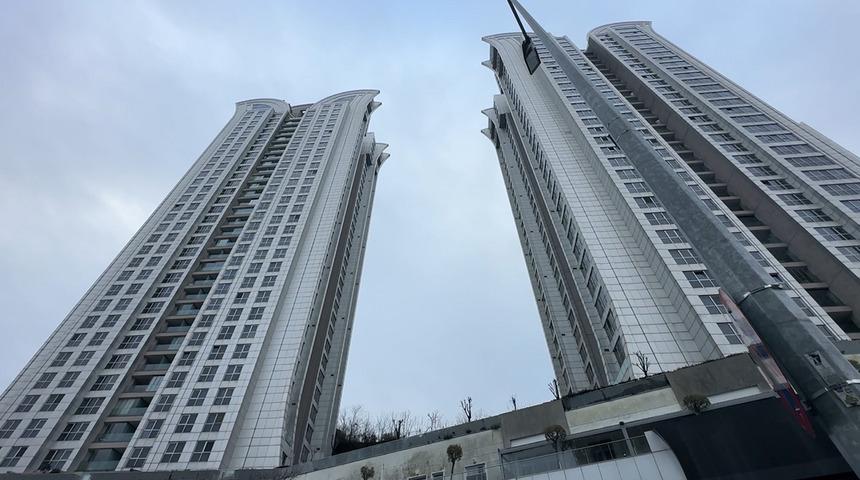 12 yaşındaki &ccedil;ocuk 30. kattan d&uuml;şt&uuml;! Anne ifade verdi, &ouml;l&uuml;m ş&uuml;pheli bulundu