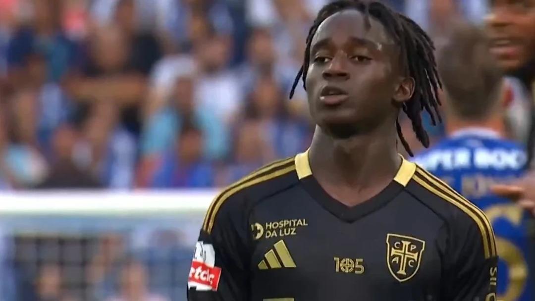 Galatasaray ın 3.transferi Renato Nhaga İstanbul a geliyor! Rakamları bile a&ccedil;ıklandı 3