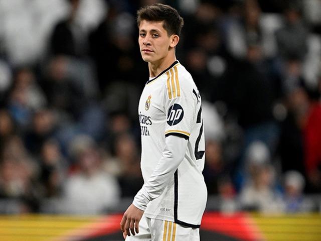 Arda G&uuml;ler isyan bayrağını &ccedil;ekti, ipler kopuyor