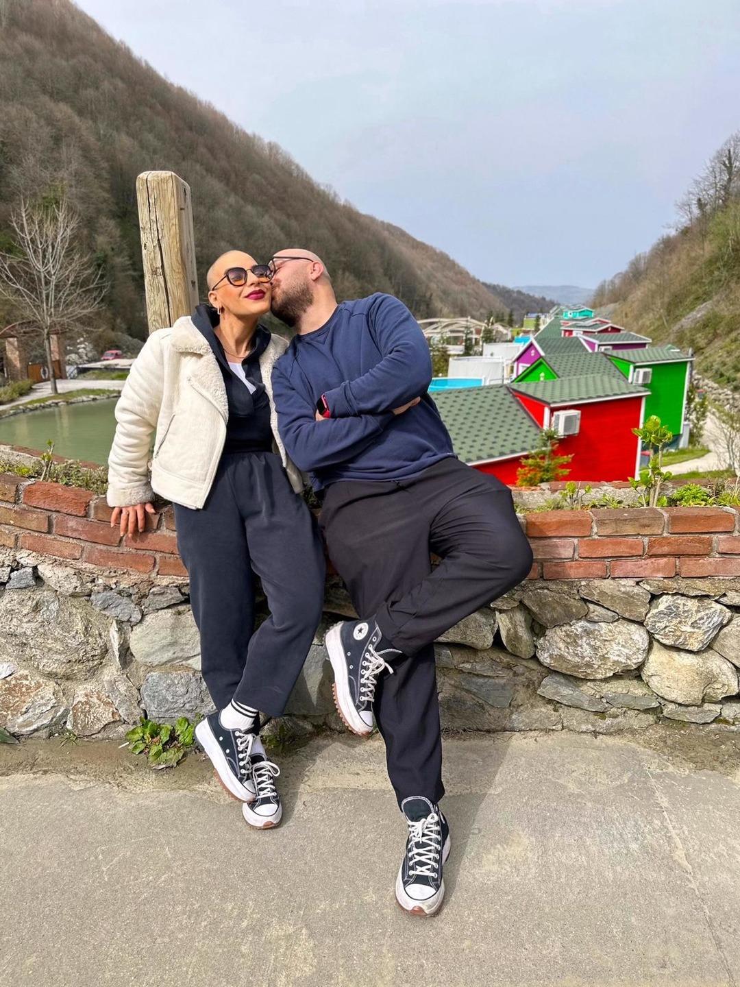 "Sabah uyandığımda 1 milyon 900 kişi izlemişti" Eşi i&ccedil;in sa&ccedil;larını kazıttı! 1