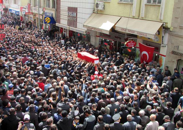 Şehit annesi: İkinci kez yaktın bizi, ağabeyinin ömrü de senin olsaydı