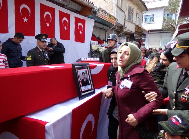 Şehit annesi: İkinci kez yaktın bizi, ağabeyinin ömrü de senin olsaydı