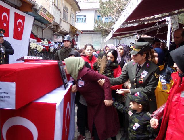 Şehit annesi: İkinci kez yaktın bizi, ağabeyinin ömrü de senin olsaydı