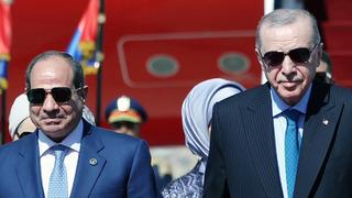 Cumhurbaşkanı Erdoğan Mısır'da! Sisi havalimanında karşıladı