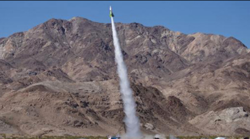 Dünya'nın düz olduğunu 'kanıtlamak' için kendisini roketle gökyüzüne fırlattı!