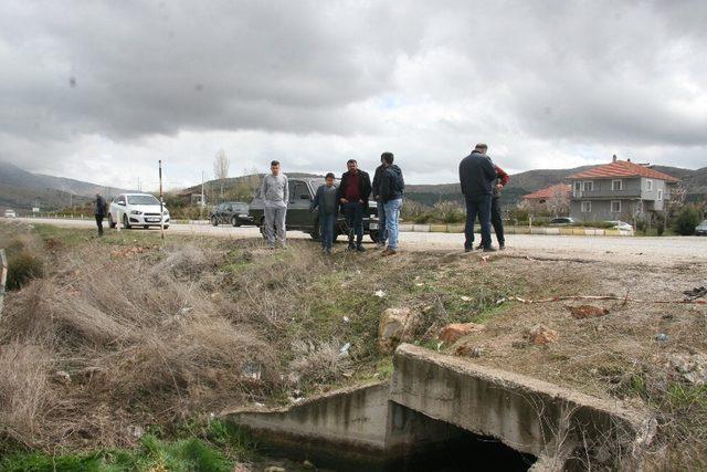 5 kişiye mezar olan kaza yeri vatandaşların akınına uğradı