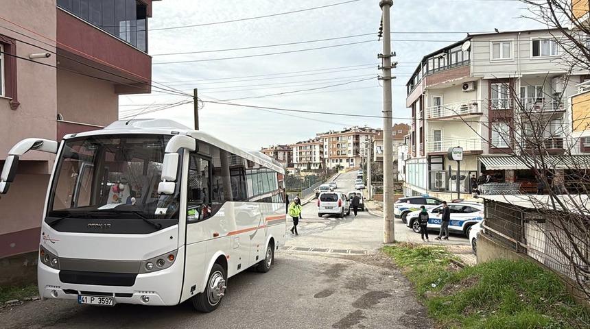Kocaeli'de servis aracının &ccedil;arpması sonucu &ouml;len ilkokul &ouml;ğrencisi Zonguldak'ta defnedildi