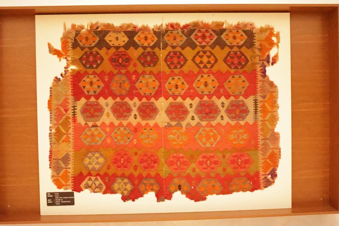 200 yıllık en eski kilim bu m&uuml;zede sergileniyor 2
