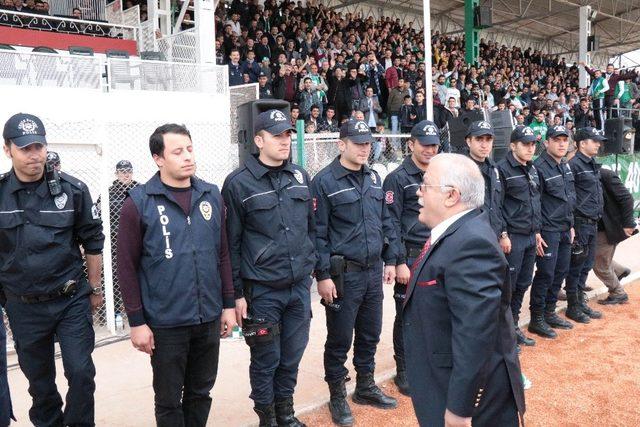 Emekli olan Vali Necati Şentürk, davullu-zurnalı kortejle helallik istedi