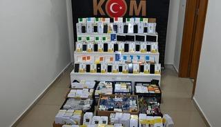 Kırşehir'de ka&ccedil;ak 1042 cep telefonu ekranı ve 287 batarya ele ge&ccedil;irildi