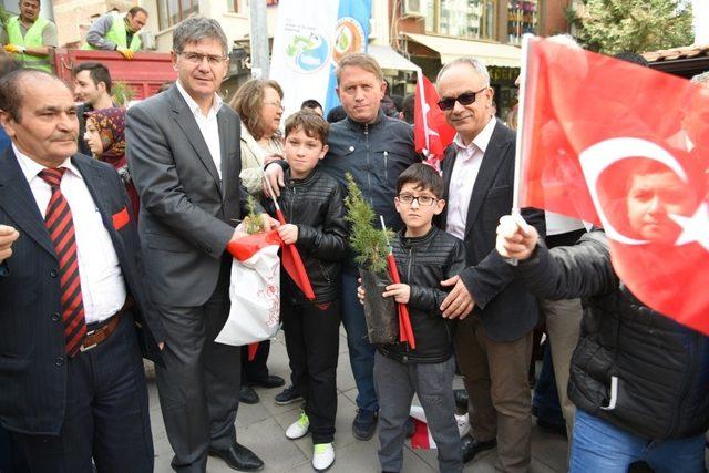 Orman Haftası kapsamında fidan dağıtımları sürüyor