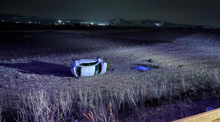 Kayseri&rsquo;de otomobil şarampole yuvarlandı: 1 &ouml;l&uuml;, 1&rsquo;i ağır 4 yaralı