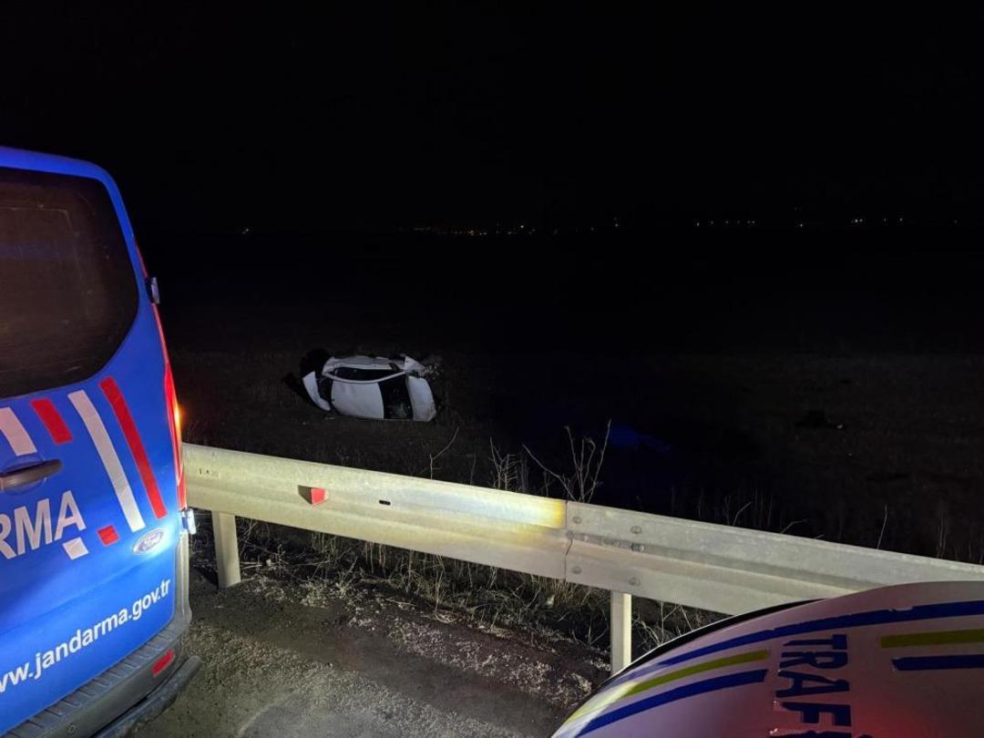 Kayseri&rsquo;de otomobil şarampole yuvarlandı: 1 &ouml;l&uuml;, 1&rsquo;i ağır 4 yaralı 1