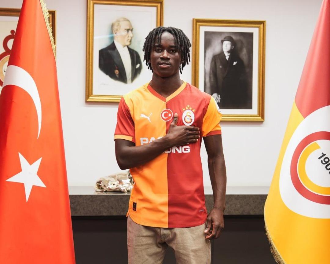 Galatasaray da transferde hareketli saatler! Yıldız ismi renklerine bağladı, bir isimle vedalaştı 1