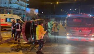 Hasta taşıyan ambulansla otomobil &ccedil;arpıştı: 4 yaralı