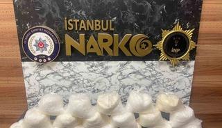 Bah&ccedil;elievler&rsquo;de valizden uyuşturucu &ccedil;ıktı: 18 kilo katı metamfetamin ele ge&ccedil;irildi