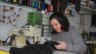 Fabrikanın 'atık' kumaşlarından 20 dakikada kıyafet üretiyor! Dörtte bir fiyatına satıyor