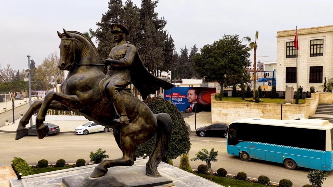 Bakan Kurum paylaştı! 25 yıllık otob&uuml;s şof&ouml;r&uuml; Devren Yener:  Yok olan şehir 3 yılda yeniden kuruldu  4