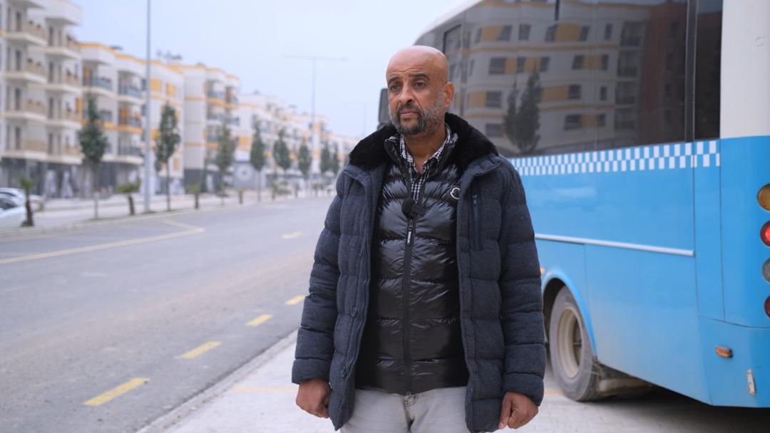 Bakan Kurum paylaştı! 25 yıllık otob&uuml;s şof&ouml;r&uuml; Devren Yener:  Yok olan şehir 3 yılda yeniden kuruldu  1