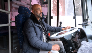 Bakan Kurum paylaştı! 25 yıllık otob&uuml;s şof&ouml;r&uuml; Devren Yener: 'Yok olan şehir 3 yılda yeniden kuruldu'