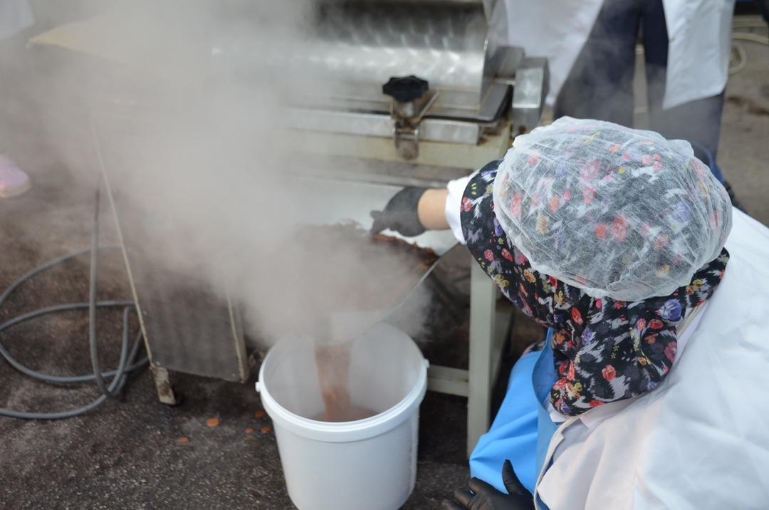  Zincir mağazalarda satılıyor! 3 kadın başlamıştı, g&uuml;nde 10 bin adet &uuml;retiliyor 2