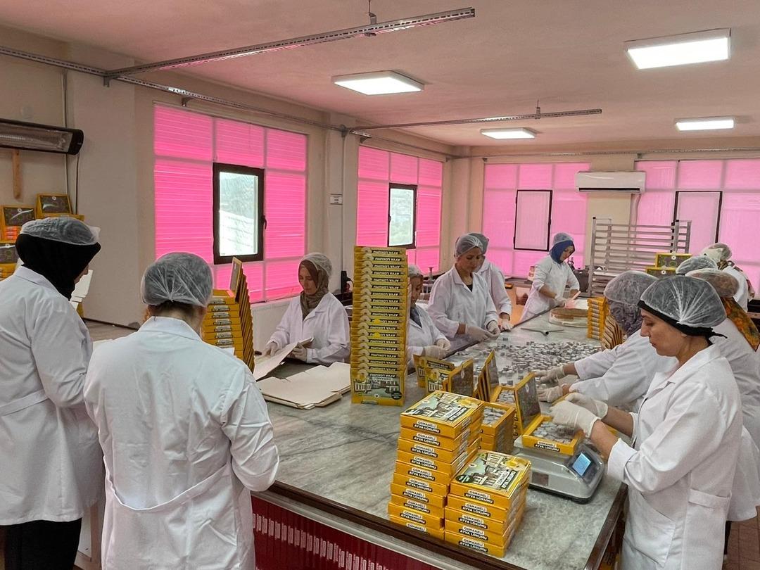  Zincir mağazalarda satılıyor! 3 kadın başlamıştı, g&uuml;nde 10 bin adet &uuml;retiliyor 3