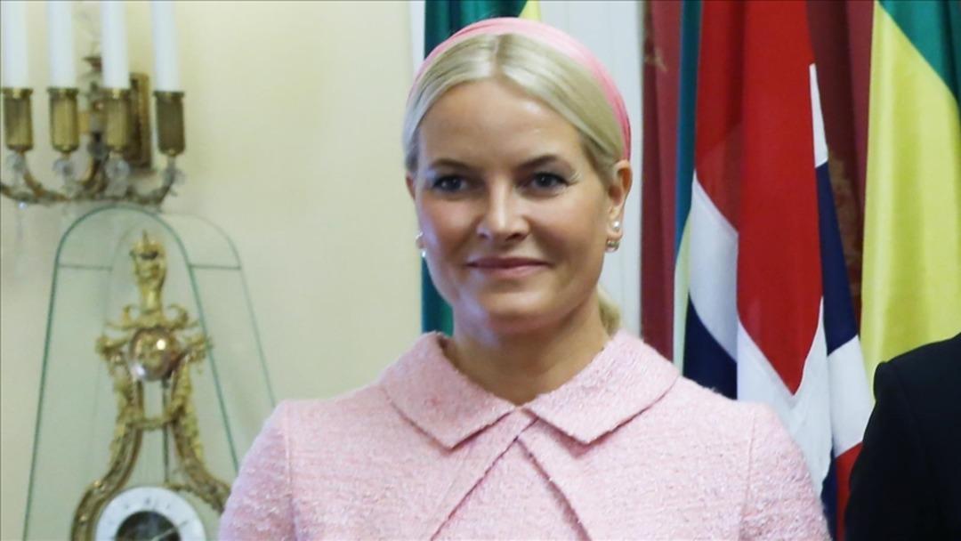 Norve&ccedil; basını veliaht prensese acımadı: Epstein ın evinde yarı &ccedil;ıplak fotoğraftaki kişi Mette-Marit &ccedil;ıktı 1