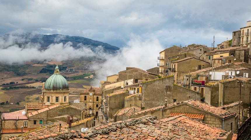 Bu kasabaya taşınana bedava ev veriliyor! Tek bir şartları var