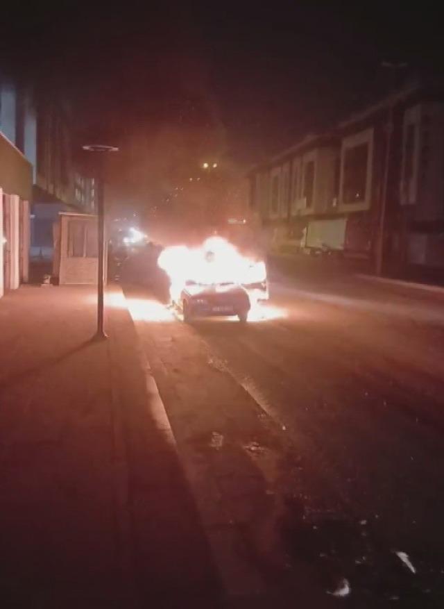 Emanet aldığı otomobil yanınca ne yapacağını şaşırdı 1