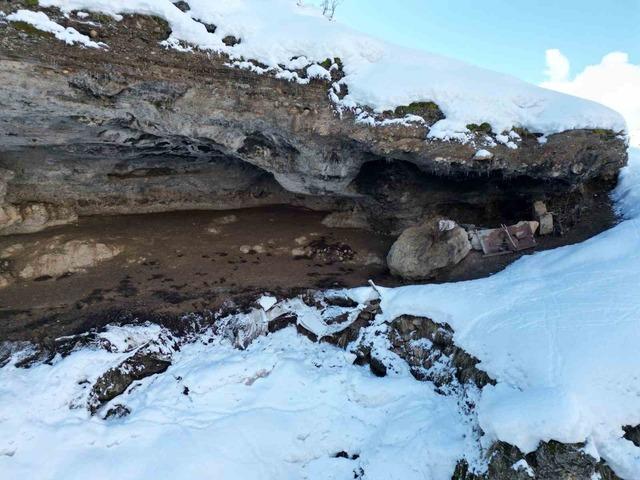 Şırnak&rsquo;ta beyaza b&uuml;r&uuml;nen dağ ve ağa&ccedil;lar g&ouml;z kamaştırdı 3