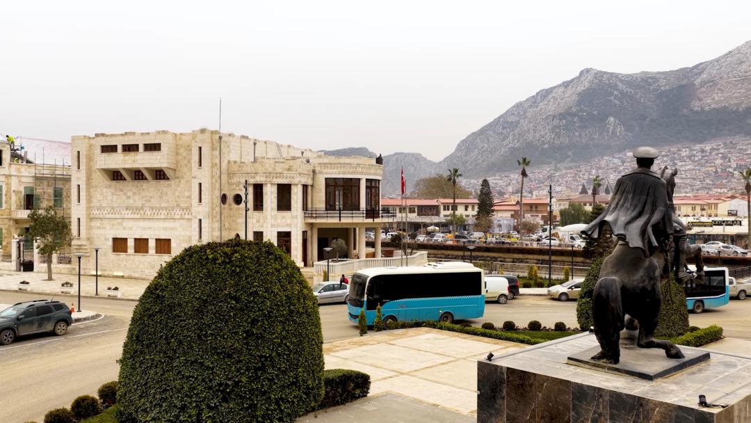 Bakan Kurum paylaştı! 25 yıllık otob&uuml;s şof&ouml;r&uuml; Devren Yener:  Yok olan şehir 3 yılda yeniden kuruldu  3