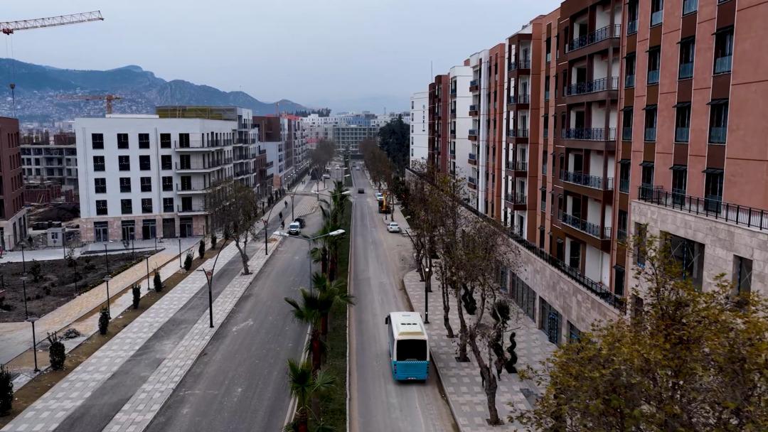 Bakan Kurum paylaştı! 25 yıllık otob&uuml;s şof&ouml;r&uuml; Devren Yener:  Yok olan şehir 3 yılda yeniden kuruldu  7