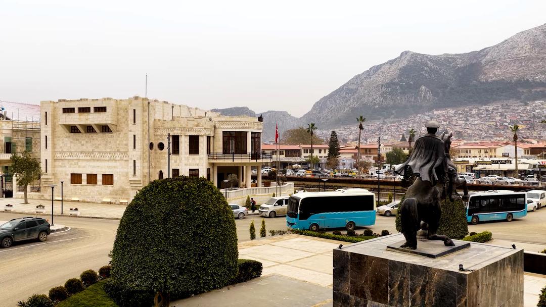 Bakan Kurum paylaştı! 25 yıllık otob&uuml;s şof&ouml;r&uuml; Devren Yener:  Yok olan şehir 3 yılda yeniden kuruldu  8