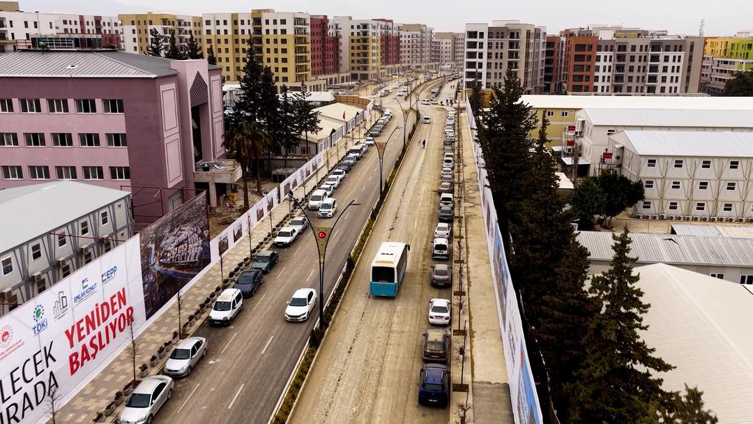 Bakan Kurum paylaştı! 25 yıllık otob&uuml;s şof&ouml;r&uuml; Devren Yener:  Yok olan şehir 3 yılda yeniden kuruldu  10