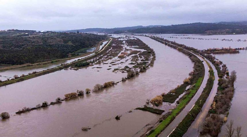 Portekiz&rsquo;i fırtına vurdu: 1 kişi sel suyuna kapılarak hayatını kaybetti