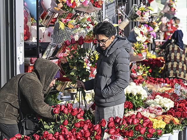&Ccedil;i&ccedil;ek sekt&ouml;r&uuml;nde Sevgililer G&uuml;n&uuml; yoğunluğu! "Ge&ccedil;en yıla g&ouml;re artış var"