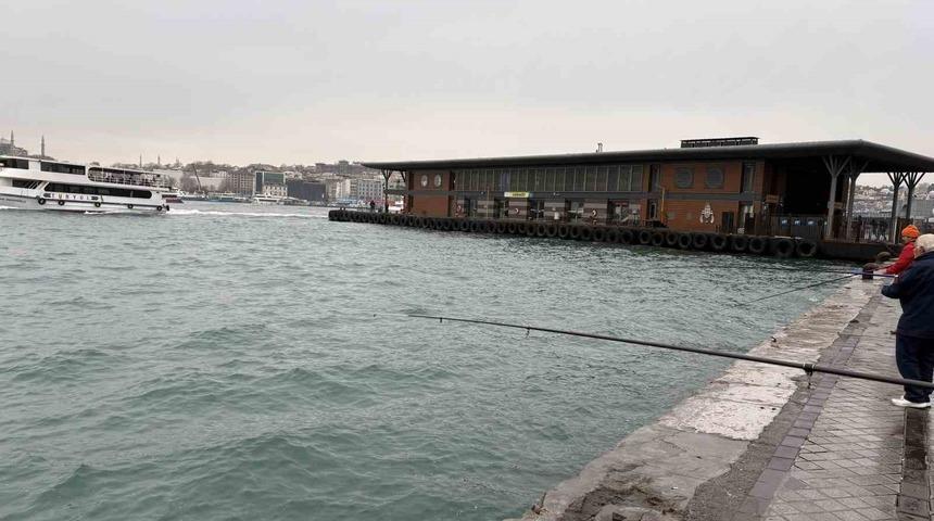 İstanbul'da ş&uuml;pheli &ouml;l&uuml;m! Beyoğlu Karak&ouml;y&rsquo;de denizde kadın cesedi bulundu