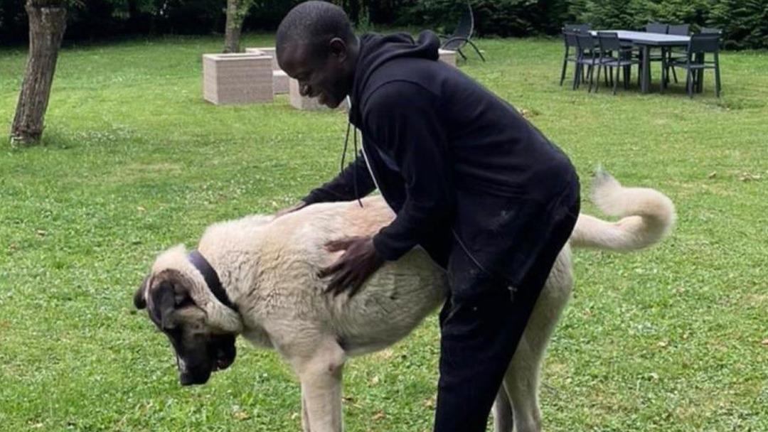 Herkesi şaşırttı! Fenerbah&ccedil;eli Kante ile Sivaslı Hatun Teyze&rsquo;nin samimiyeti: &ldquo;&Ccedil;ok temiz, namazlı ve abdestli bir &ccedil;ocuk&rdquo; 2