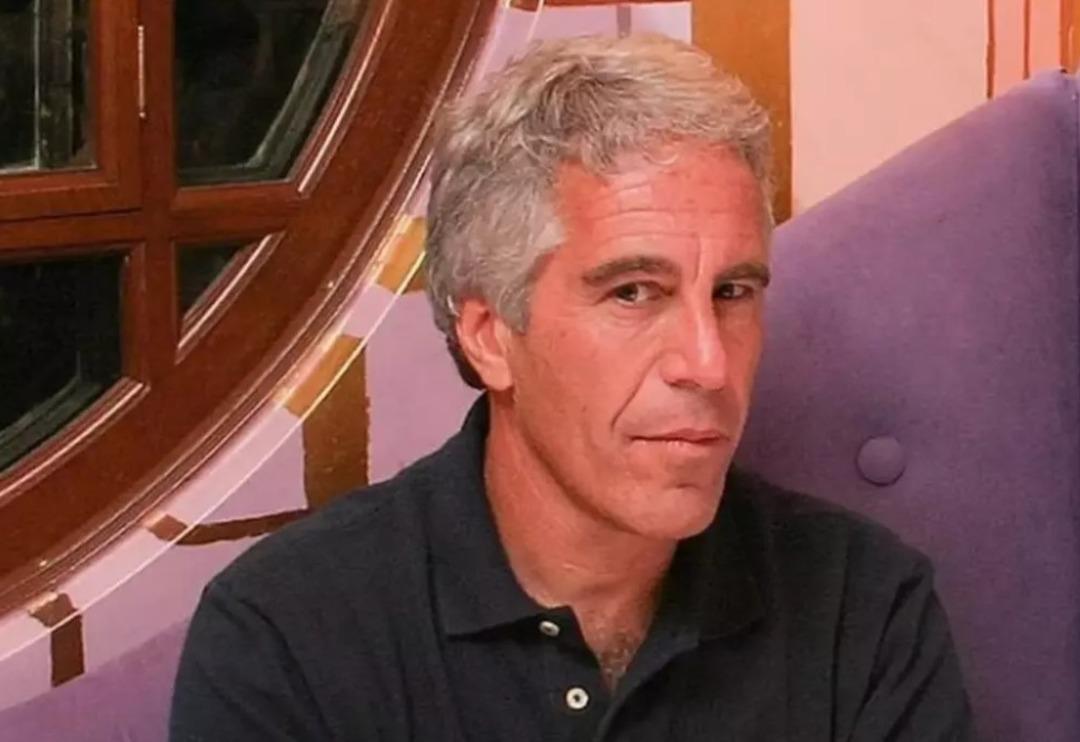 Epstein in &ouml;l&uuml;m&uuml;yle ilgili yeni g&ouml;r&uuml;nt&uuml;ler ortaya &ccedil;ıktı! 16 dakika sonra &ccedil;ekilmiş: Dikkat &ccedil;eken  k&uuml;nye  detayı 8