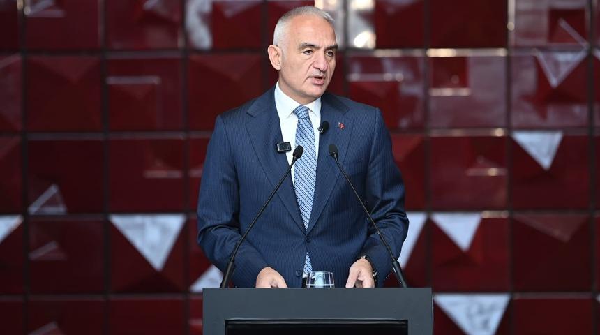 Bakan Ersoy 2025 K&uuml;lt&uuml;r Yolu Festivali takvimini a&ccedil;ıkladı! "Telif haklarında tarihi rekor" diyerek duyurdu