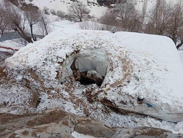 Batman&rsquo;da heyelan: Kayaların d&uuml;şt&uuml;ğ&uuml; ev yıkıldı 1