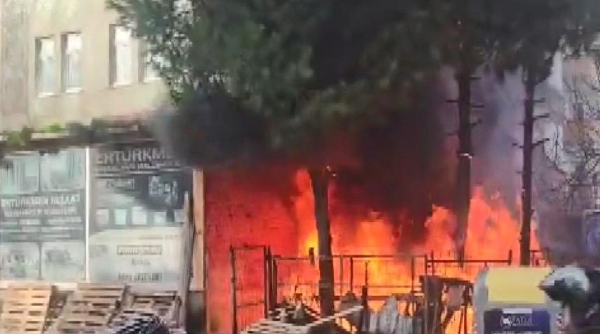 Ordu&rsquo;da iş yeri deposunda yangın