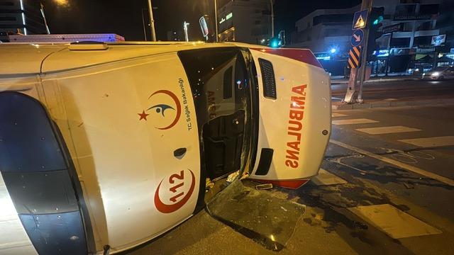 Mersin de cipin ambulansa &ccedil;arpması sonucu 5 kişinin yaralandığı kaza kamerada 6