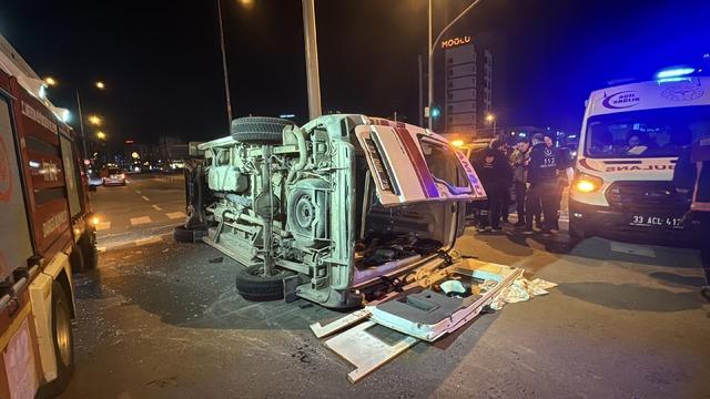 Mersin de cipin ambulansa &ccedil;arpması sonucu 5 kişinin yaralandığı kaza kamerada 3