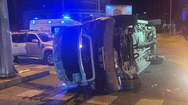 Mersin de cipin ambulansa &ccedil;arpması sonucu 5 kişinin yaralandığı kaza kamerada 1