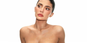 Nar tanelerinden bikiniyle poz verdi! Sınırları zorladı