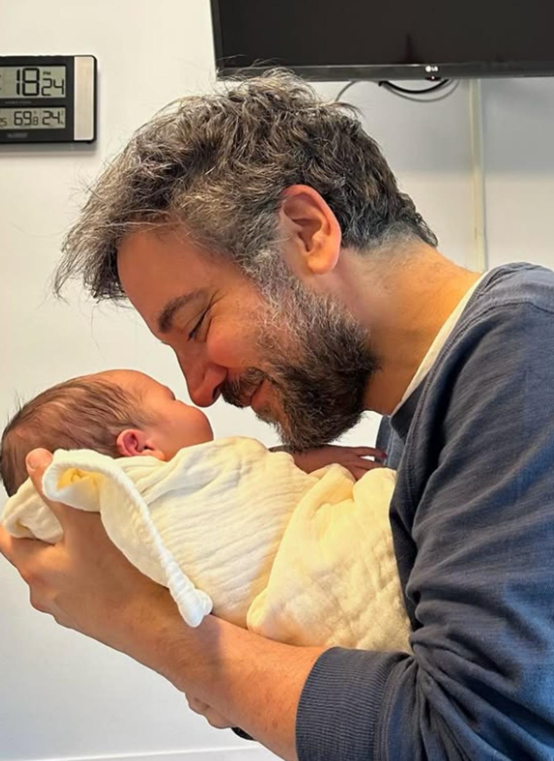 Ted Mosby baba oldu! Josh Radnor oğlunu ilk kez paylaştı 2