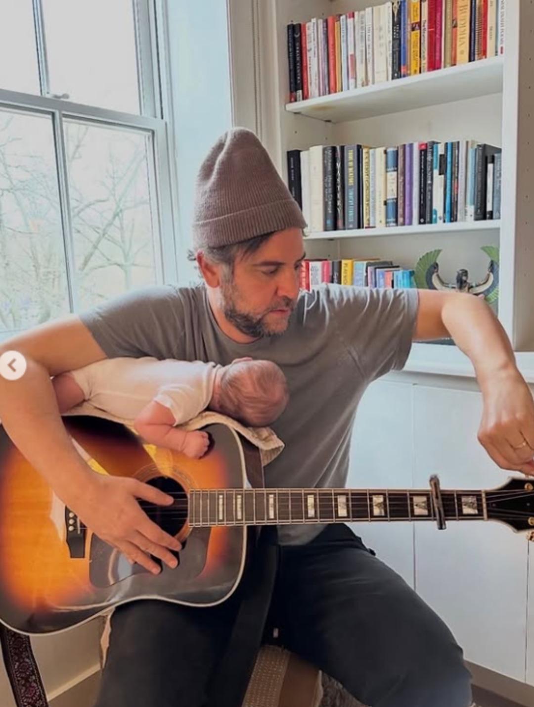 Ted Mosby baba oldu! Josh Radnor oğlunu ilk kez paylaştı 3